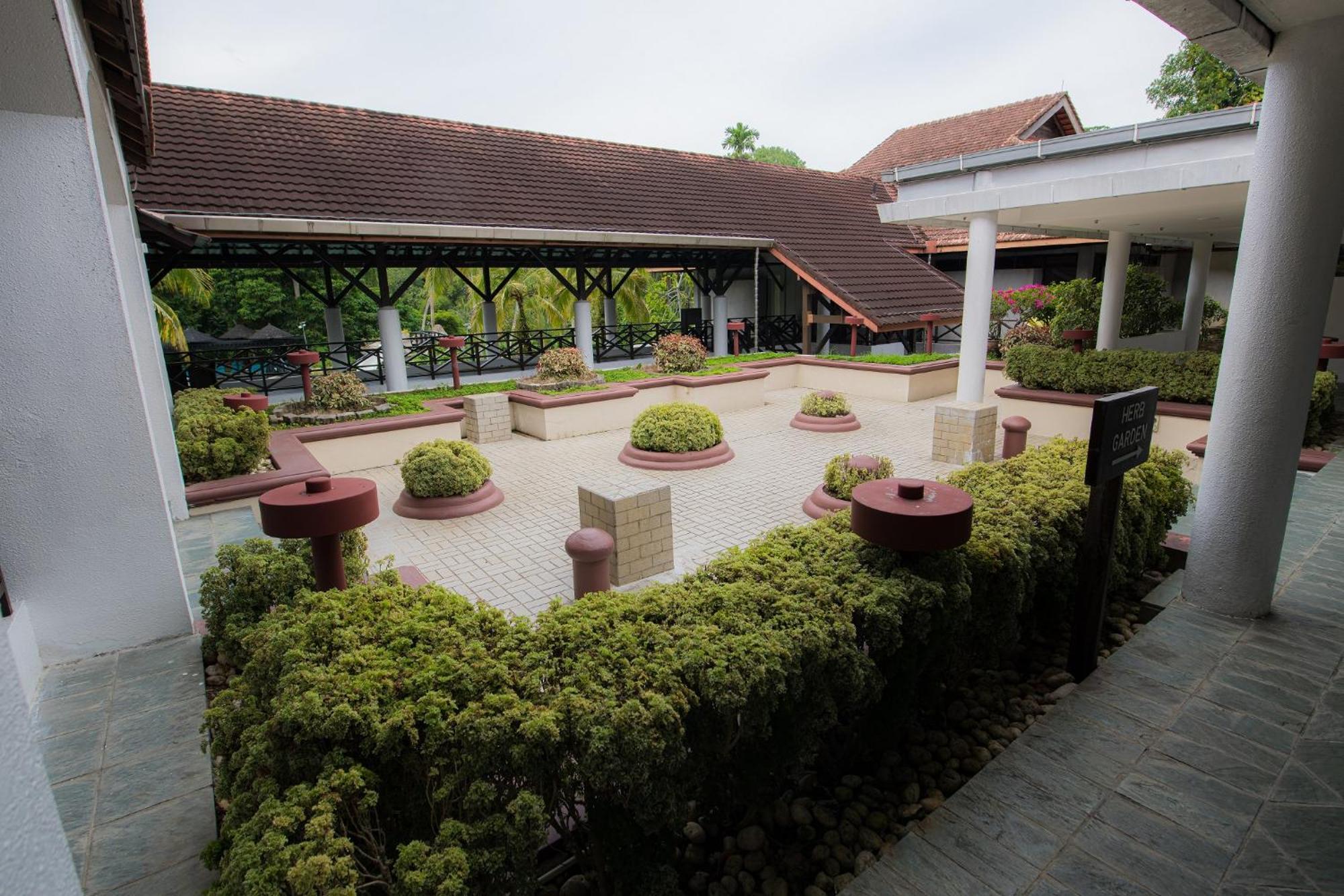 Sabah Hotel Sandakan Exterior photo